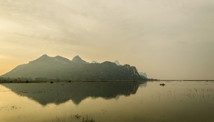 14年的十九座五菱校车拆车还能卖多少钱