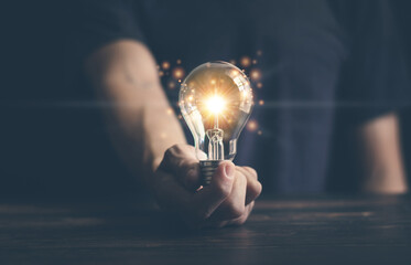 14年的十九座五菱校车拆车还能卖多少钱