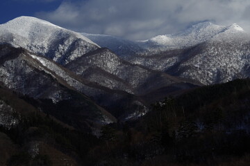 14年的十九座五菱校车拆车还能卖多少钱